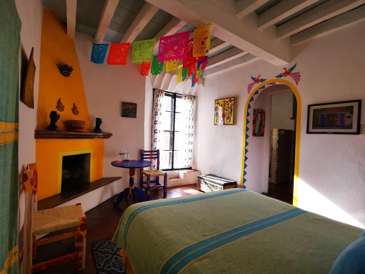 Casa De Los Espiritus Alegres By Rotamundos غواناخواتو الغرفة الصورة